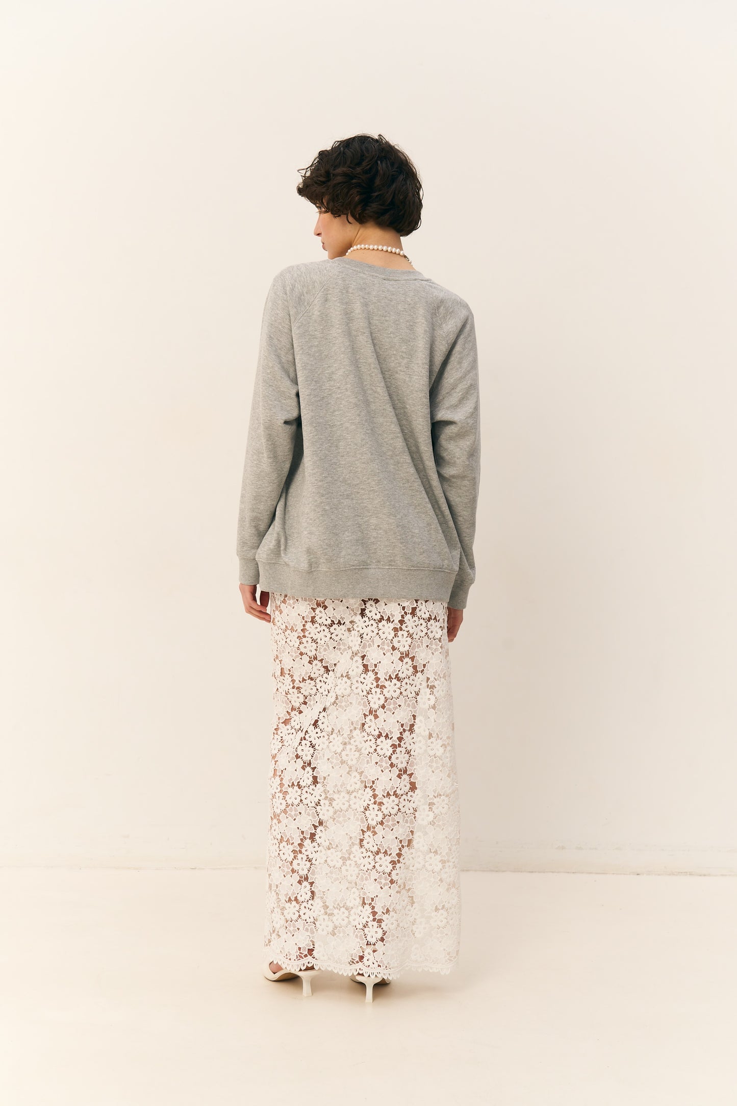 Спідниця мереживна з розрізом збоку біла