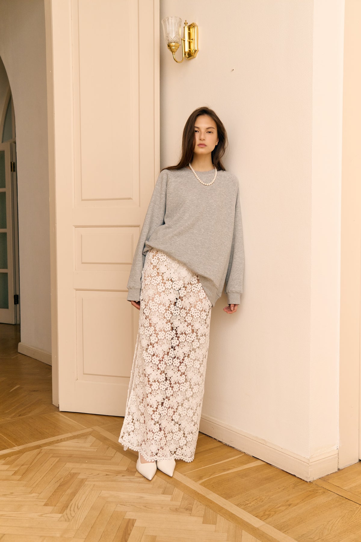 Спідниця мереживна з розрізом біла LACE COLUMN
