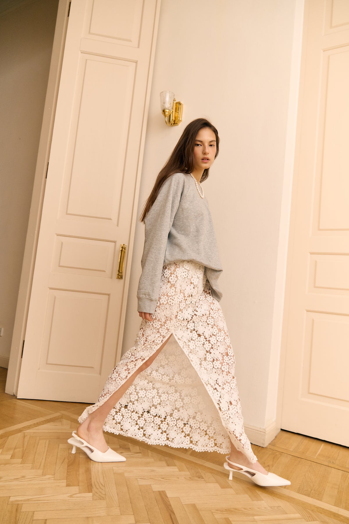 Спідниця мереживна з розрізом біла LACE COLUMN