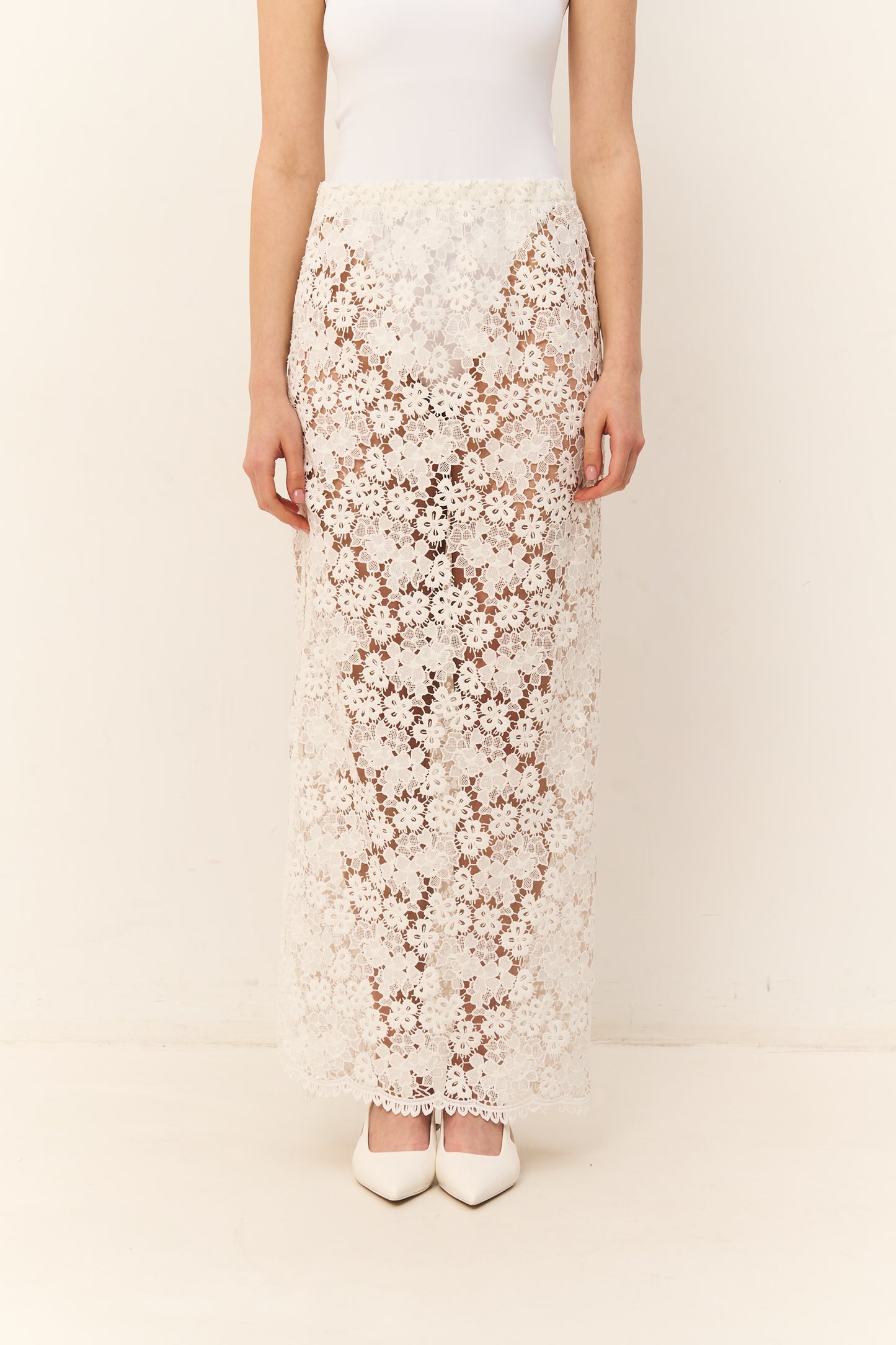 Спідниця мереживна з розрізом збоку біла